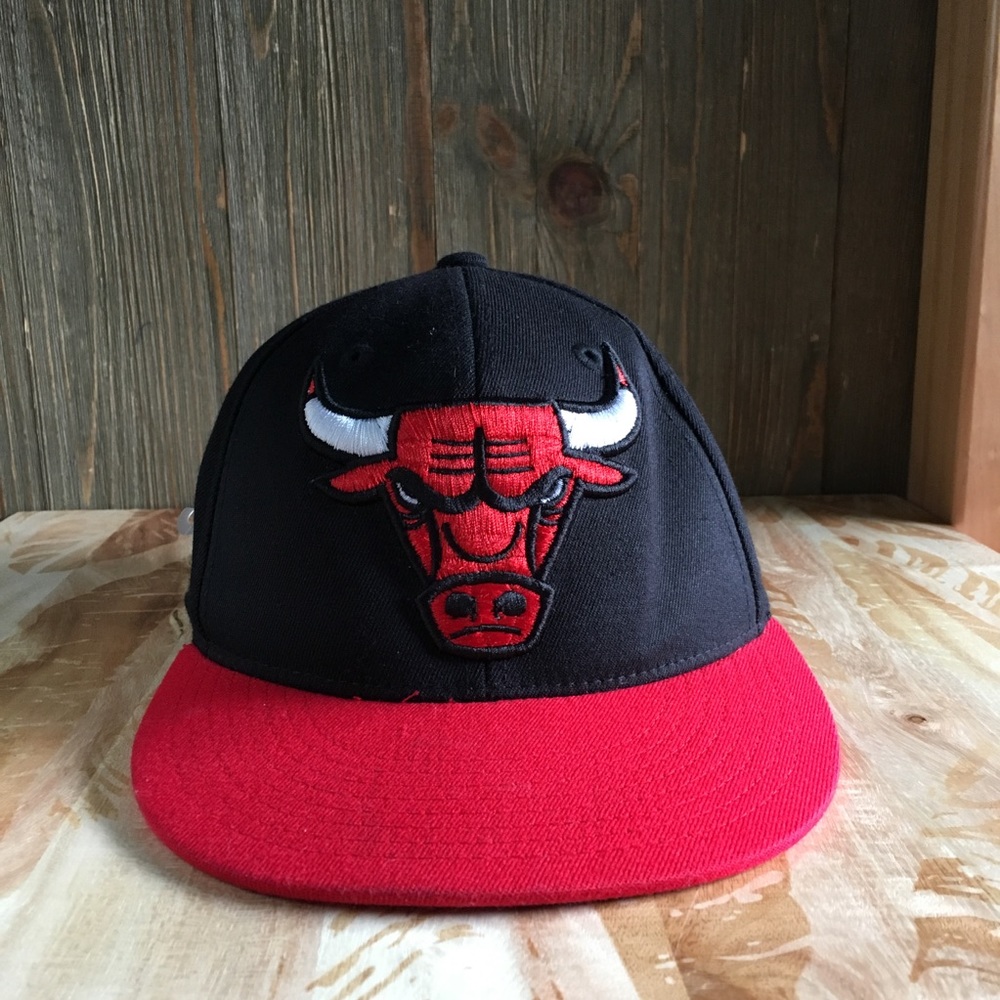 Chicago Bulls Addidas Flat Rim FlexFit Hat
